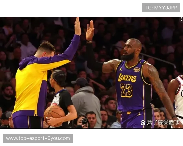 太阳联防反击如闪电，布克连得关键分奠定胜局